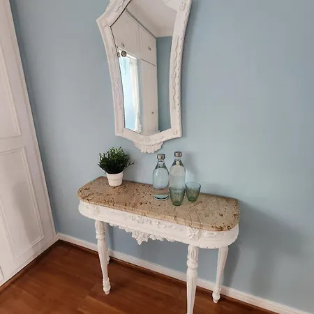 Serene Madalena Mar *